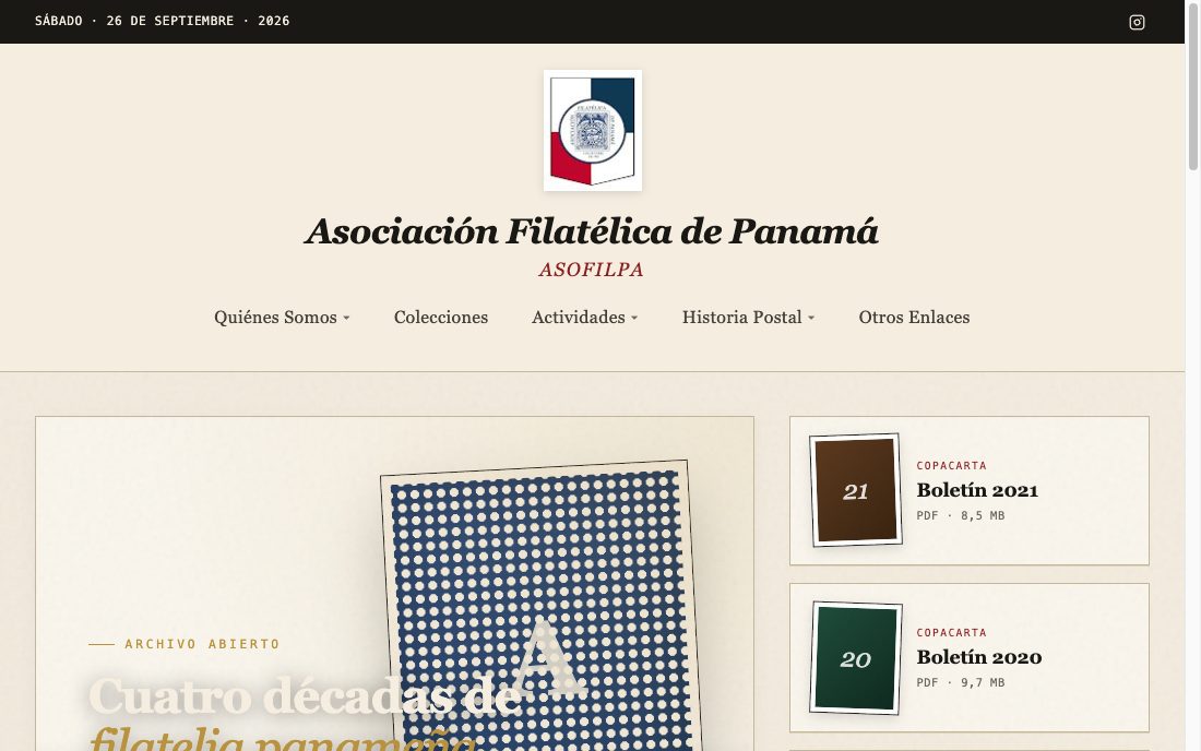 Portada de Asofilpa: sobre papel crema, un sello azul y el titular «Cuatro décadas de filatelia panameña».